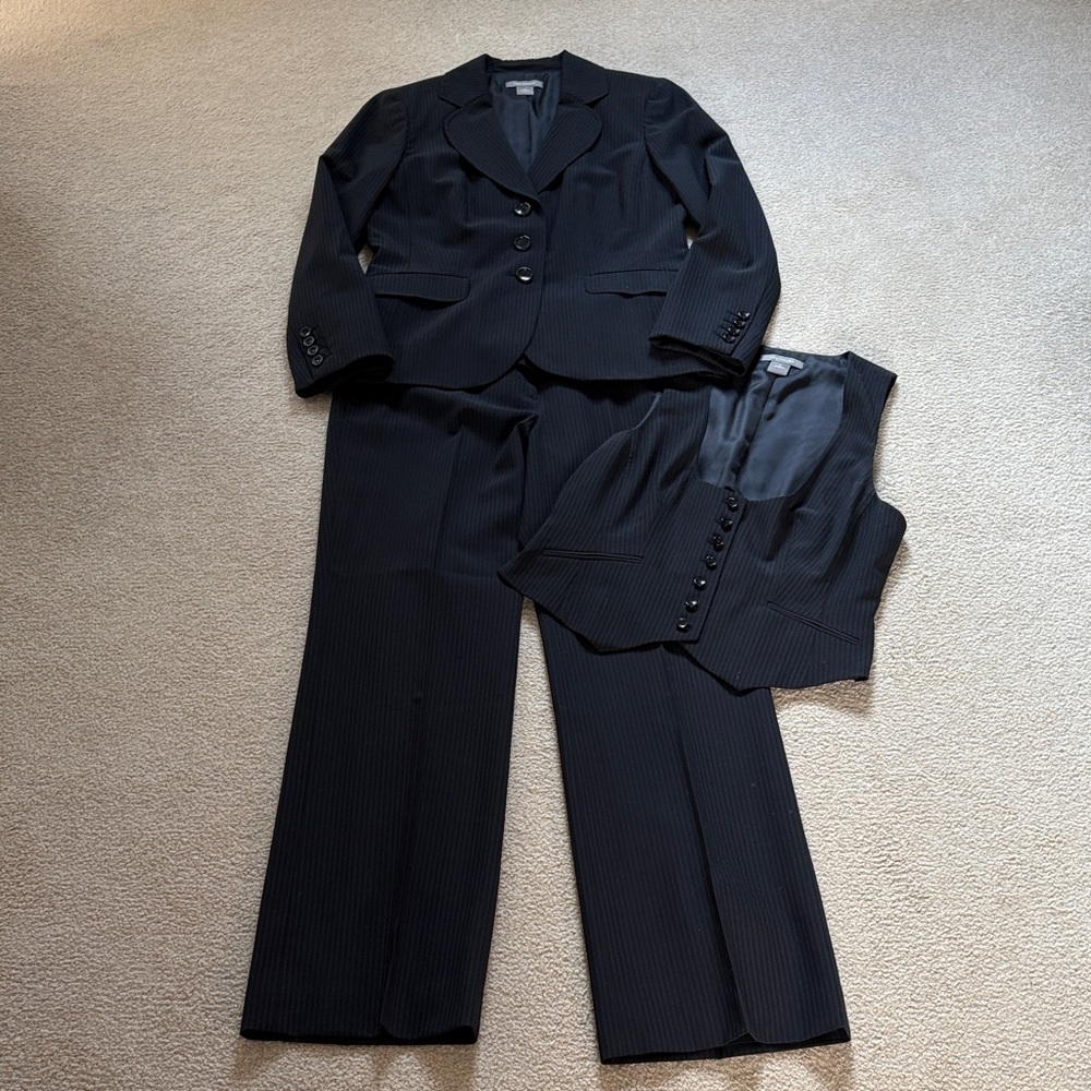Ann Taylor Suit -3 pieces